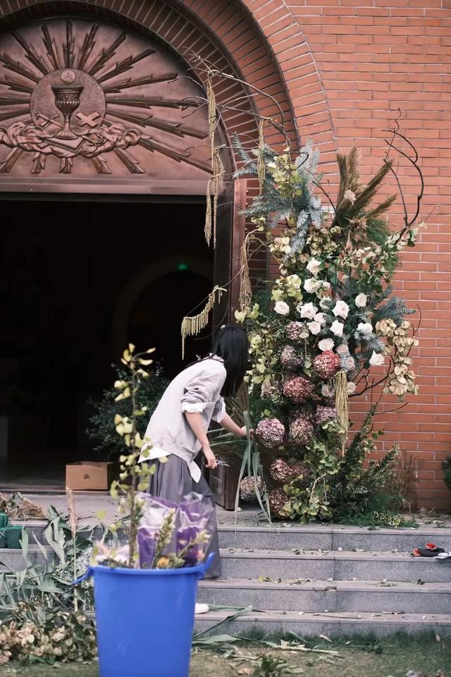 大學(xué)生花店創(chuàng)業(yè)計劃書完整版創(chuàng)業(yè)團(tuán)隊介紹，大學(xué)生花店創(chuàng)業(yè)項目計劃書？