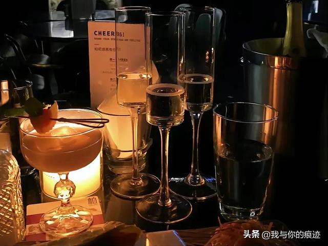 夜場發(fā)朋友圈訂房廣告，朋友圈夜場訂房廣告詞？